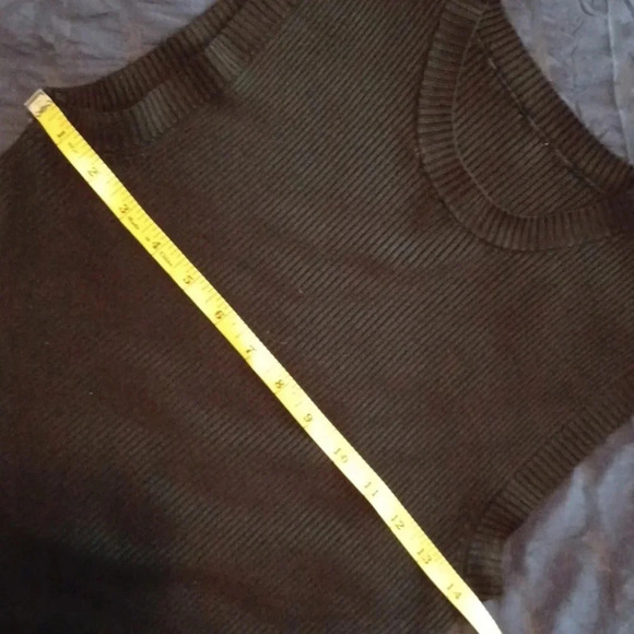 💙🌹Sleeveless black top with cute decor on the sides - Picture 7 of 9